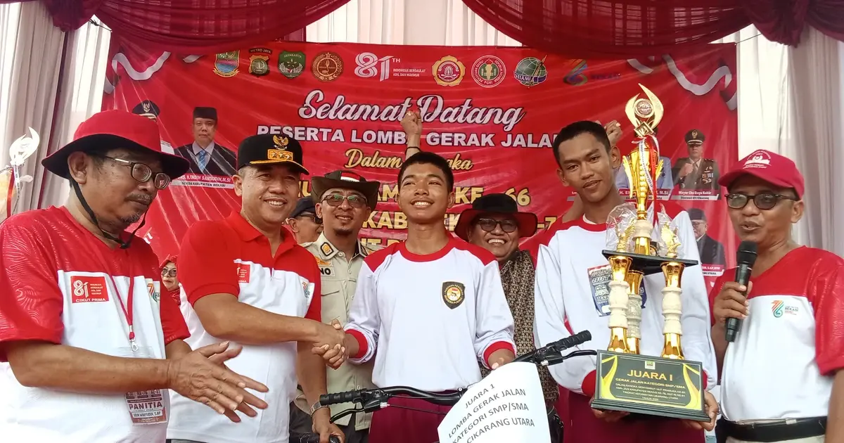 Warga dan Pelajar Antusias Ikuti Lomba Gerak Jalan di Cikarang Utara
